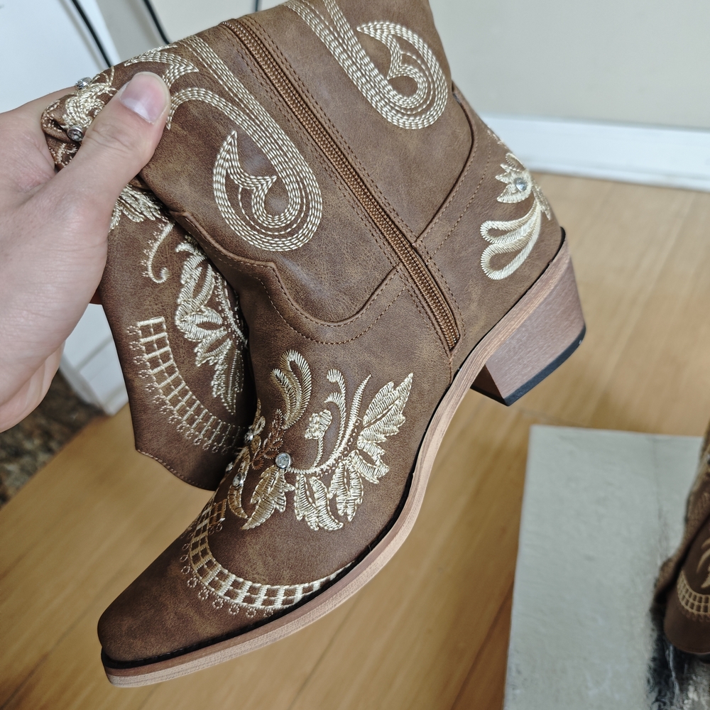 Embroidered Brown Cowgirl Boots - image 3